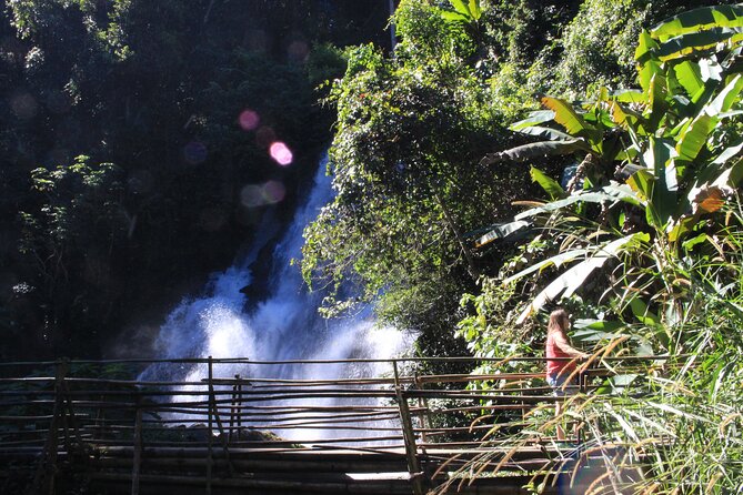 Doi Inthanon National park and 2 hours hiking with private tour - Lunch with Thai food before the longer walk