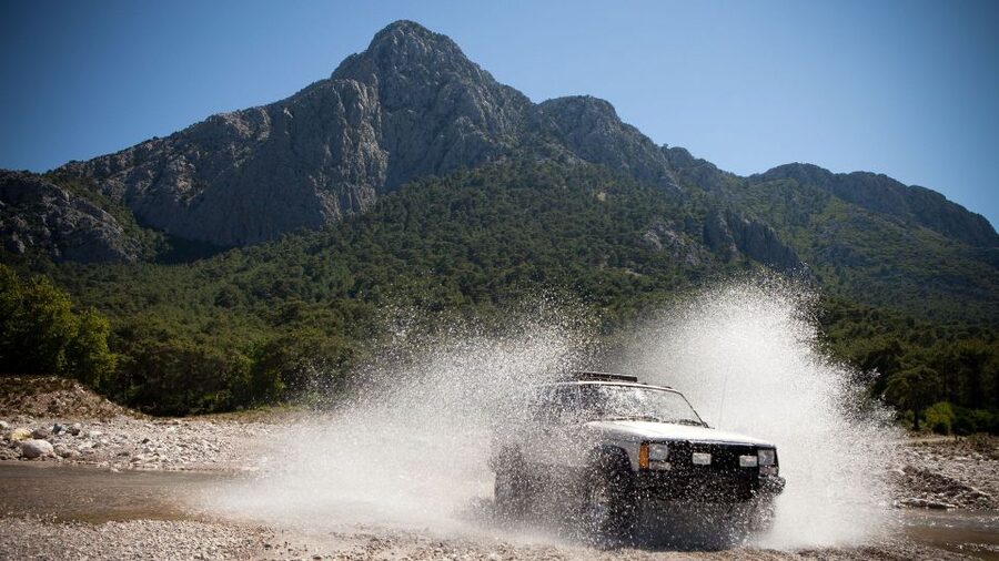 Dorgali: Supramonte Full-day Jeep Off-Roading & Hiking Tour - Three short walks with very different rewards