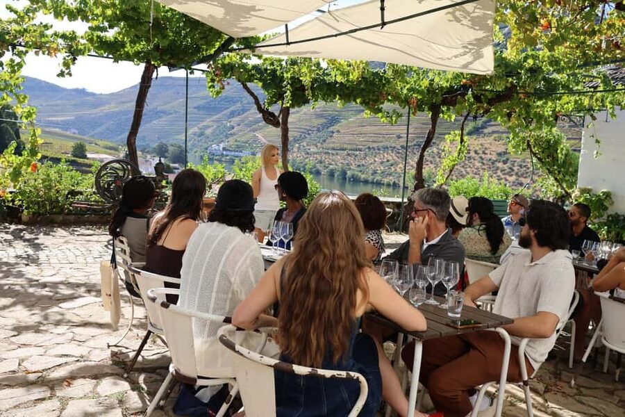 Douro valley: 10 km hike in the Valley - The picnic break requires some planning