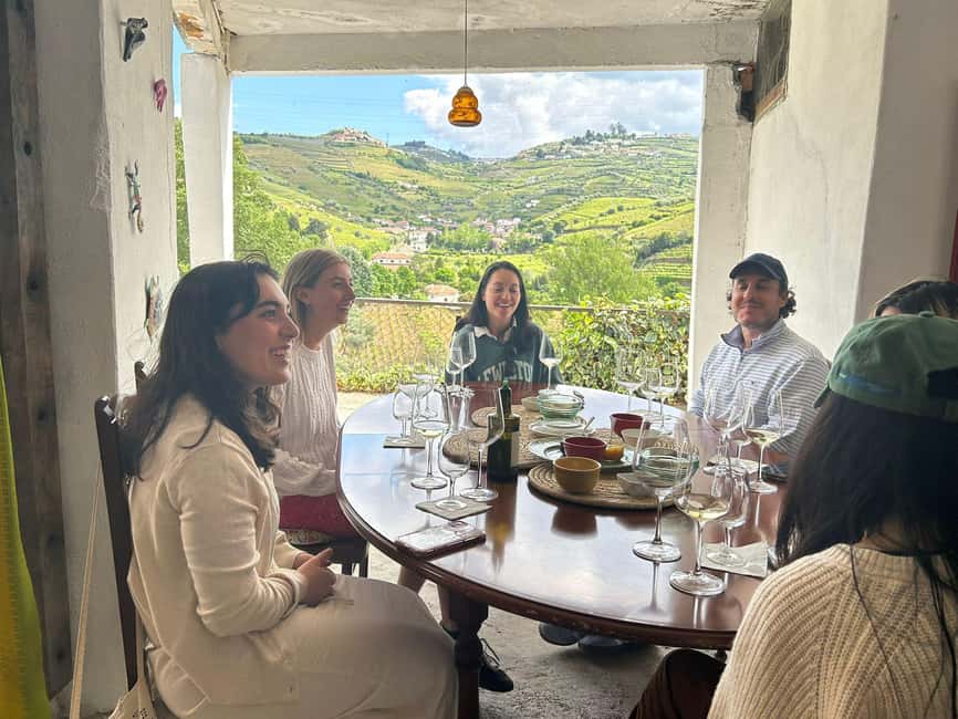 Douro valley: 10 km hike in the Valley - How the small group changes the day