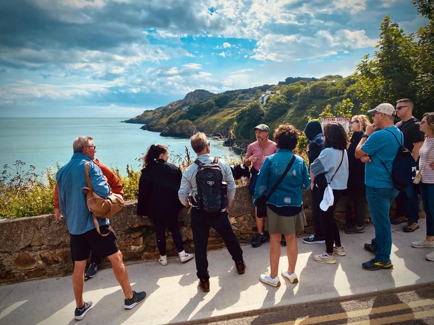 Dublin: Dublin Coastal Hike and Pints & Puppies - From Dublin city to Howth fishing village