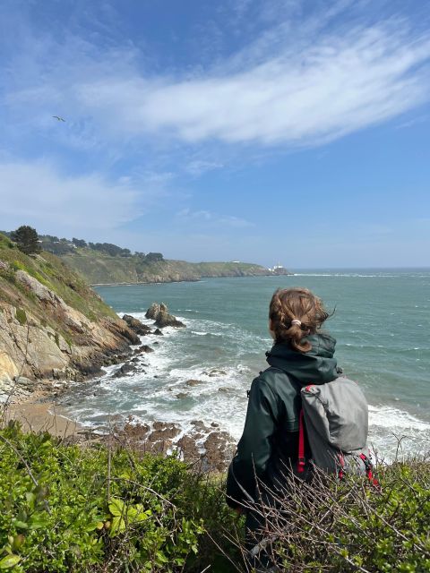 Dublin: Howth Safari Hiking Tour - Shielmartin Hill and the first views