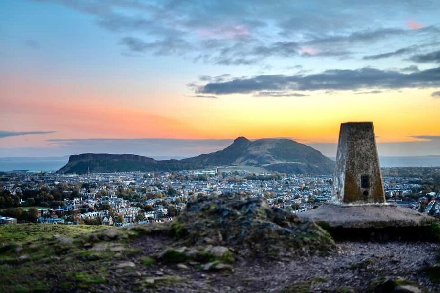 Edinburgh: Arthur's Seat Sunrise Hike with Mountain Guide - Key points at a glance