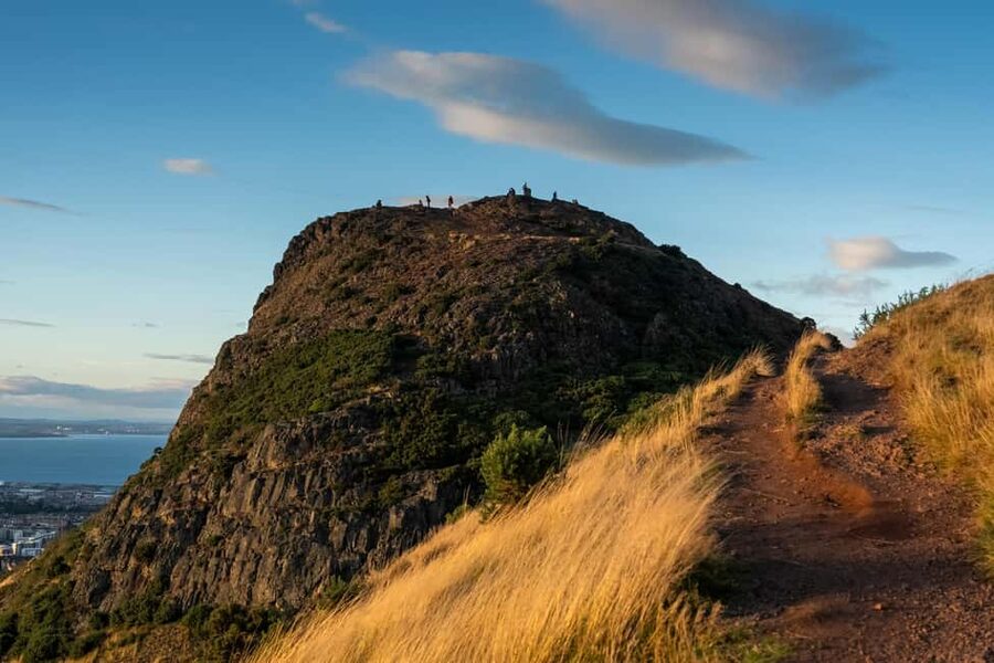 Edinburgh: Arthur's Seat Sunrise Hike with Mountain Guide - Two hours, five kilometres, and a moderate climb