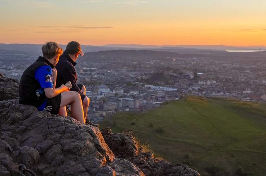 Edinburgh: Arthur's Seat Sunrise Hike with Mountain Guide - What to bring for a comfortable climb