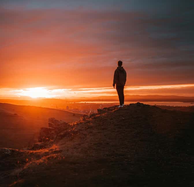 Edinburgh: Arthur's Seat Sunset Hike - The climb, with Edinburgh opening below