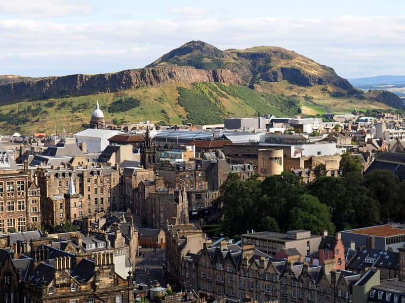 Edinburgh: Guided Hike to Arthur's Seat and Holyrood Park - The climb to Arthur’s Seat