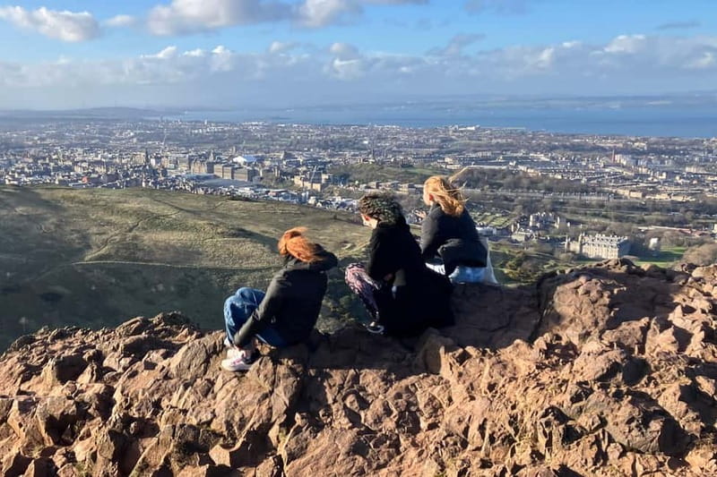 Edinburgh: Hike Arthur's Seat & Calton Hill - Burns Monument, Holyrood Palace, and the Scottish Parliament