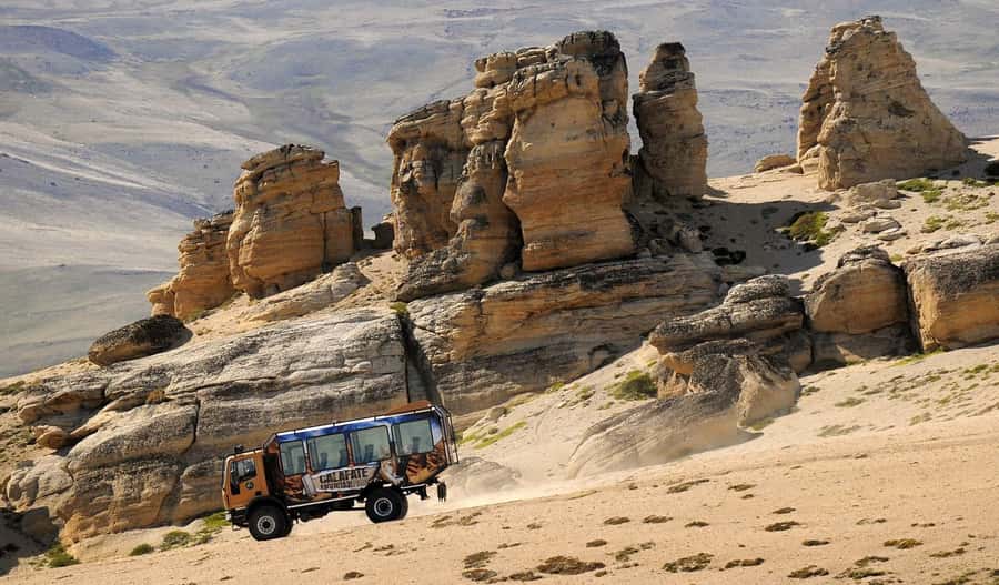 El Calafate: 4WD Adventure with Optional Hike or Zipline - Ending at Estancia Huyliche