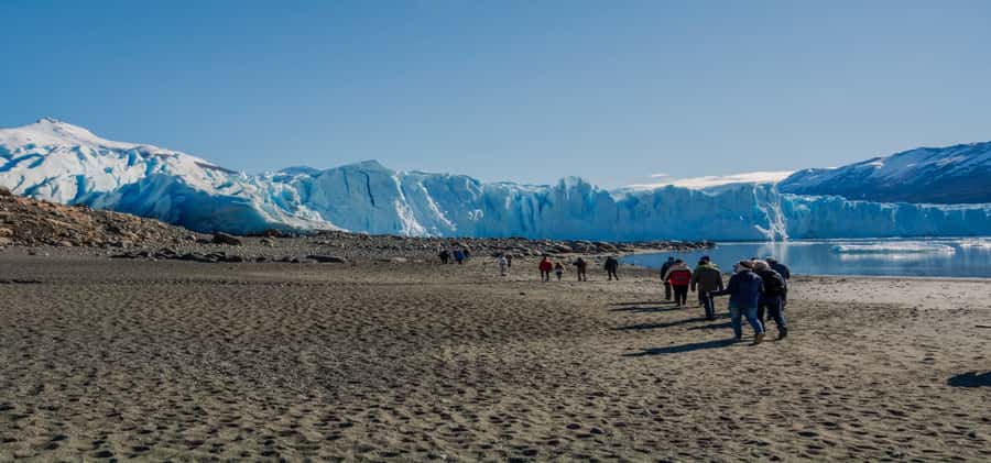 El Calafate: Safari Azul Los Glaciares Trekking Tour - The boat across Lago Rico