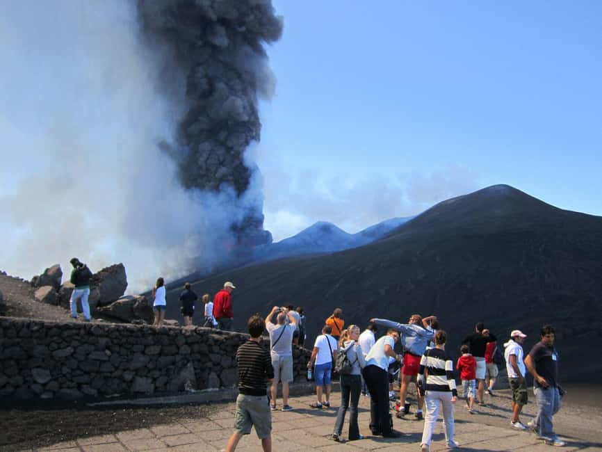 Etna: Jeep excursion and hike suitable for everyone. Free shoes and jacket - The off-road route to the last major eruption sites