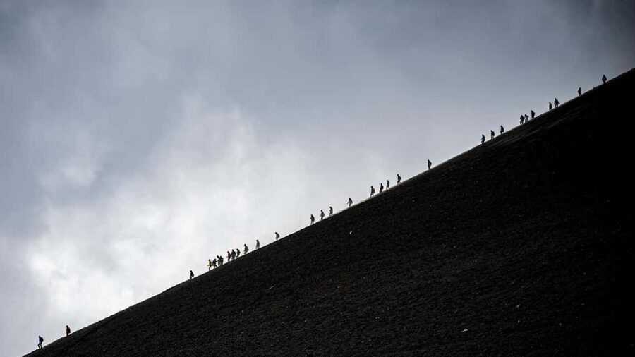 Etna: Trekking to the summit craters at 3340 meters - The sandy descent and lunch near 3000 meters