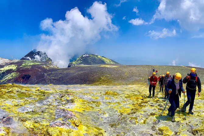 Etna - Trekking to the summit craters (only guide service) experienced hikers - The descent from 3,300 meters is no easy finish