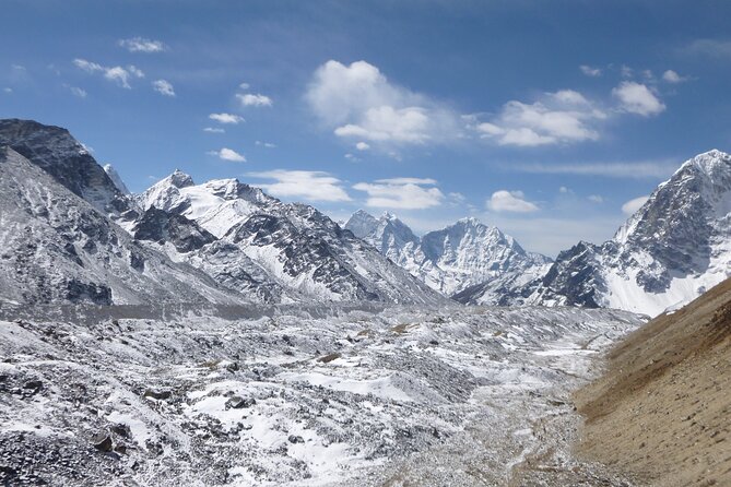Everest Base Camp Trekking - Days 7 and 8: Glacial valleys, memorial stones, and prayer flags