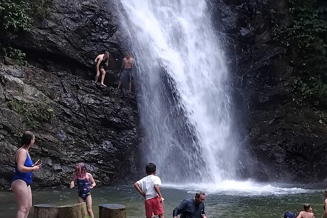 Fiji Adventure: Biausevu Waterfall & Dunes hiking Combo Tour! - A cultural pause at Baravi Handcrafts and Cafe