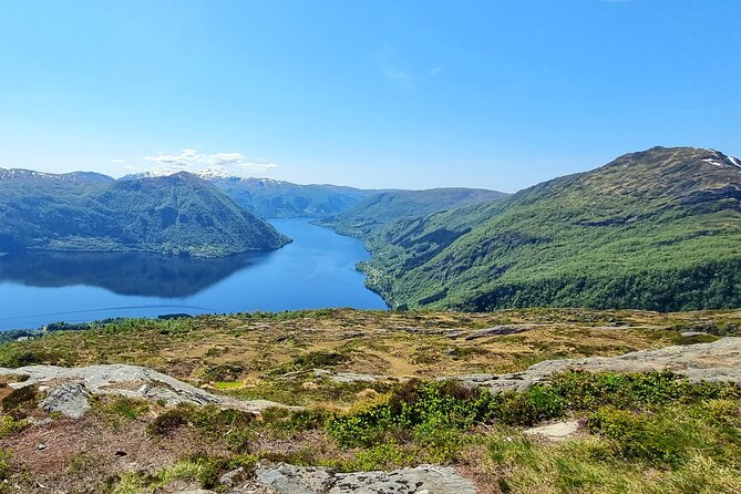 Fjord Hiking - Public tour - The snack break at the viewpoint