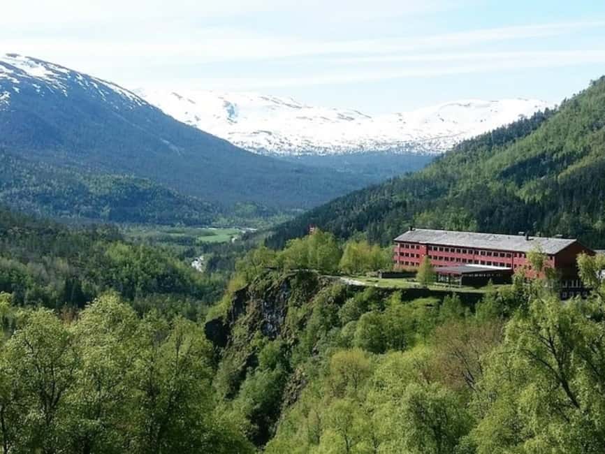 Flåm: Tvinde Waterfalls, Stalheimskleiva Hike & Gudvangen - Tvindefossen: a close look at a 110-meter fall