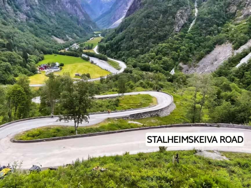 Flåm: Tvinde Waterfalls, Stalheimskleiva Hike & Gudvangen - Stalheimskleiva and the 14-bend walk