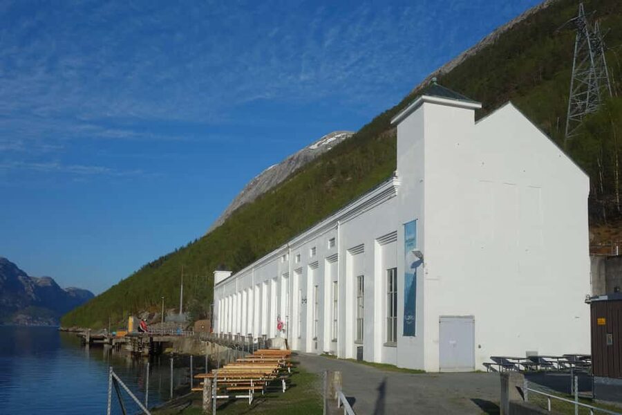 Flørli 4444: RIB & Hike - Four hours in a roadless village