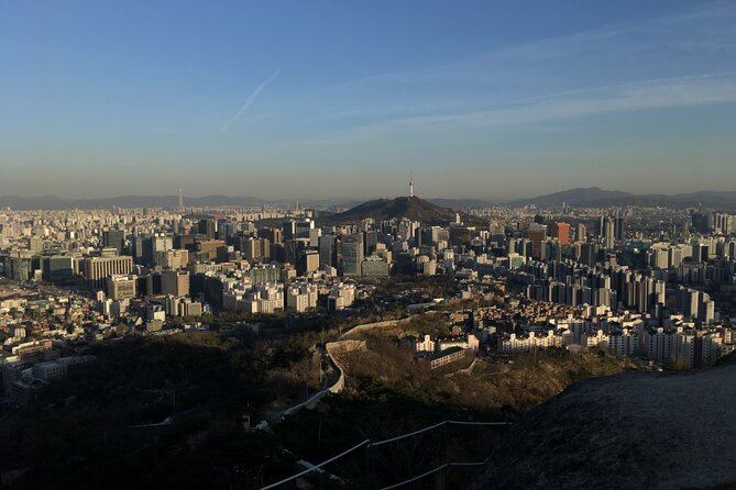 Fortress Night Hike & Snack at a Local Market - Why this Seoul night hike works so well