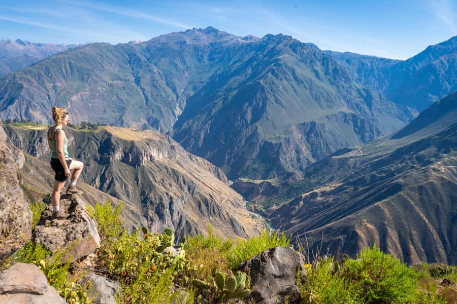From Arequipa: 2-Day Colca Canyon Trekking Tour - Starting the descent from Cabanaconde