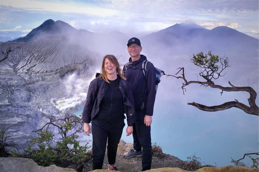 From Bali: Ijen Volcano Sunrise Hike with Transfer & All Fee - Sunrise above Java’s acid lake
