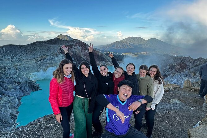 From Banyuwangi or Bali Sunrise Ijen Vulcano Hiking All Inclusive - Sunrise above the turquoise crater lake
