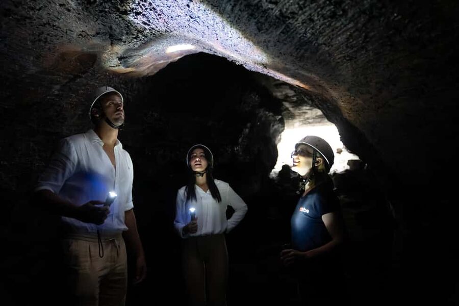 From Catania: trek on Mount Etna, Lava Cave & tasting Tour - What to wear for Etna’s changing weather