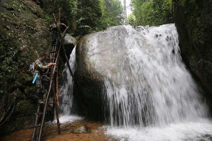 From Chiang Mai: Doi Saket Hiking Tour with Lunch - The difficult parts: steep ground, water, and balance