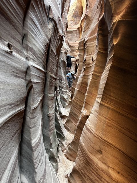 From Escalante: Zebra Slot Canyon Guided Tour and Hike - The 8-mile dirt-road ride