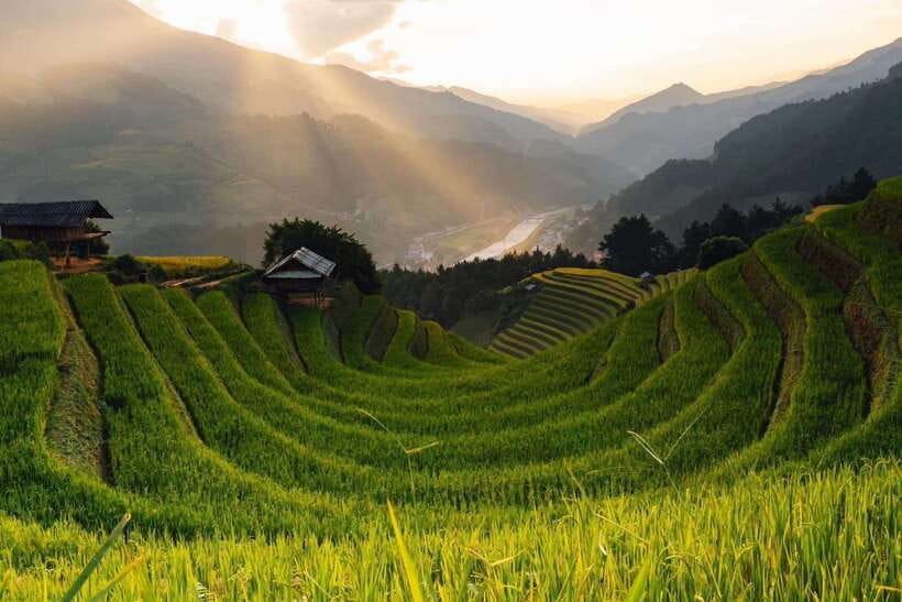 From Hanoi: 1-day Sapa Trekking Tour With Overnight Bus - Breakfast and a short reset in Sapa