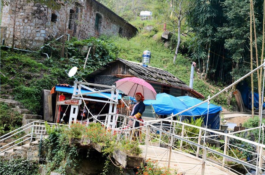 From Hanoi: 2-Day Sapa-Fansipan Peak & Trek & Ha Giang Bus - The guide makes the village walk better