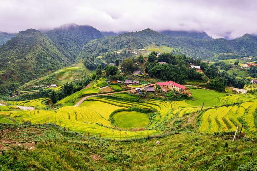 From Hanoi: 2-Day Sapa Trek Tour - Luxury Limousine Transfer - The limousine ride from Hanoi to Sapa