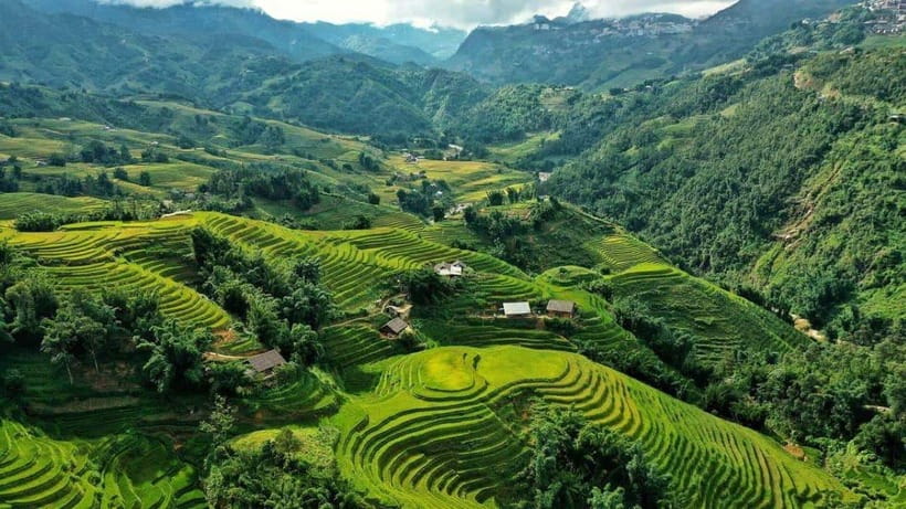 From Hanoi: Trek and Stay: 3-Day Sapa Highlands Adventure - Cat Cat Village and Sin Chai on the first afternoon