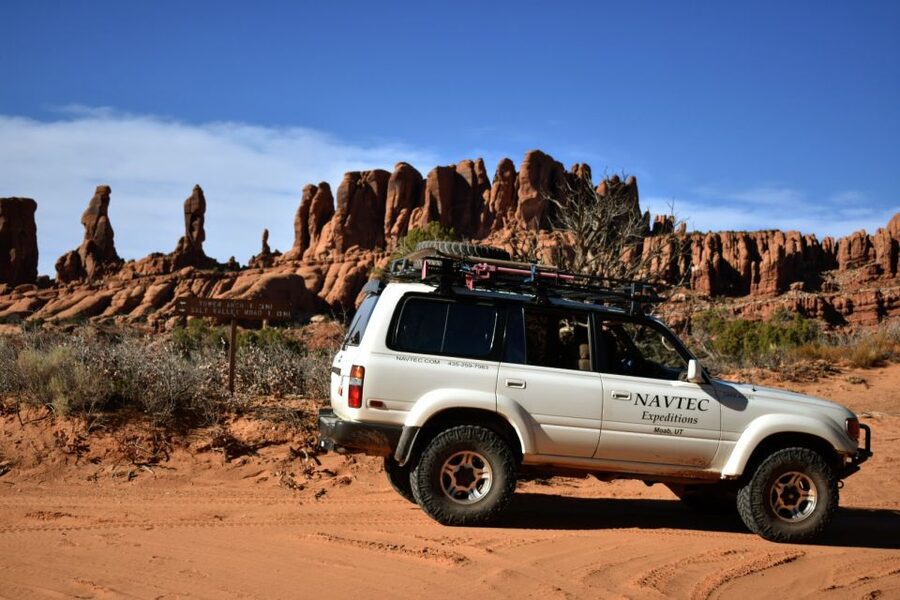 From Moab: Arches National Park 4x4 Drive and Hiking Tour - Key points to know before booking