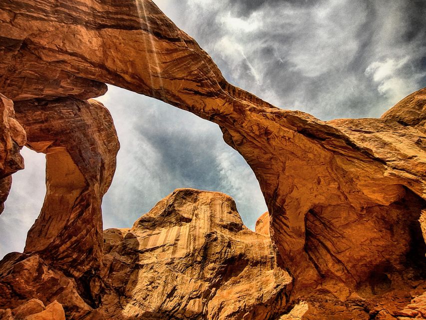 From Moab: Arches National Park 4x4 Drive and Hiking Tour - Why this Arches tour is different