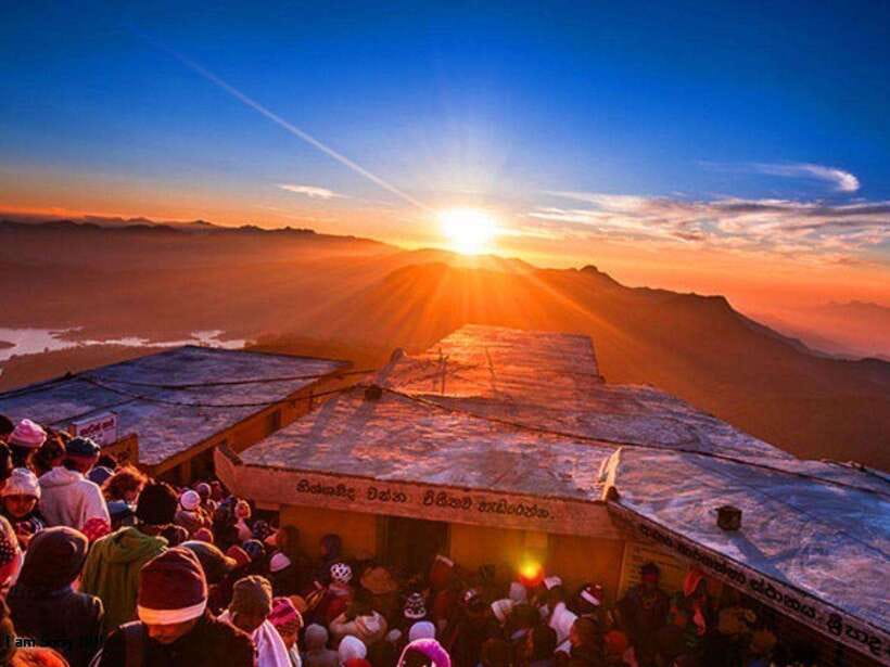 From Nuwara Eliya: Summit Bliss, Adams Peak Guided Hike - Beginning the climb at Nallatanniya