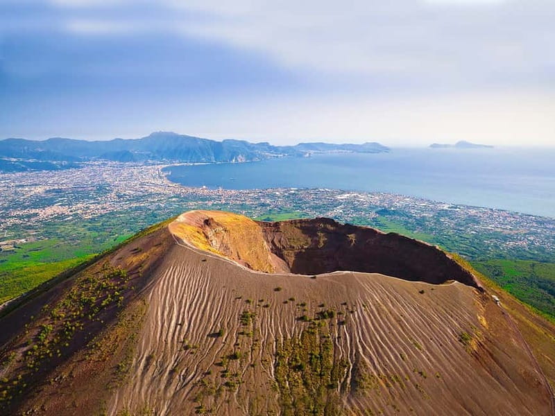 From Pompeii: Mount Vesuvius Hike & Tour by Bus - Seeing the crater and the Bay of Naples
