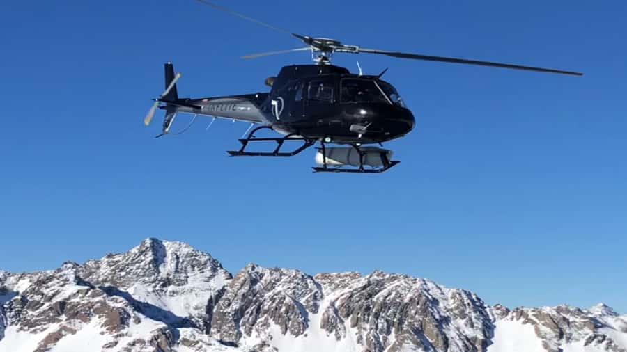 From Queenstown: Mount Cook Heli-Hike and Bus Tour Combo - Lindis Pass and Omarama bring a slower pace