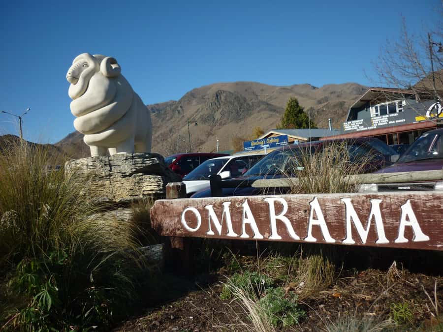 From Queenstown: Mount Cook Heli-Hike and Bus Tour Combo - Lake Pukaki gives you the first great mountain view