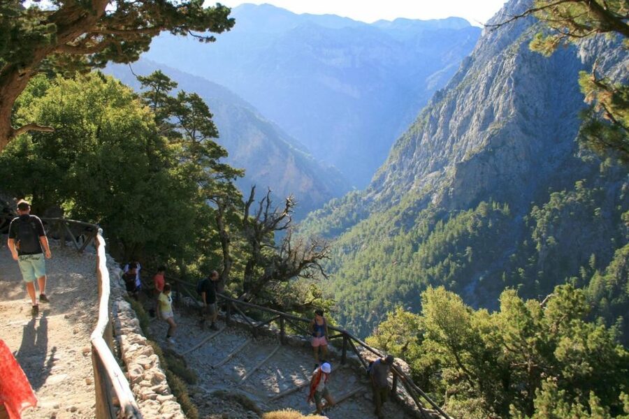 From Rethymno: Samariá Gorge Full-Day Hike - Omalos and the wooden staircase