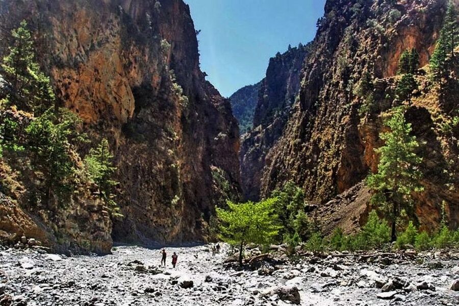 From Rethymno: Samaria Gorge Full-Day Trek, Pickup & Guide - The famous rock walls and the hard middle miles