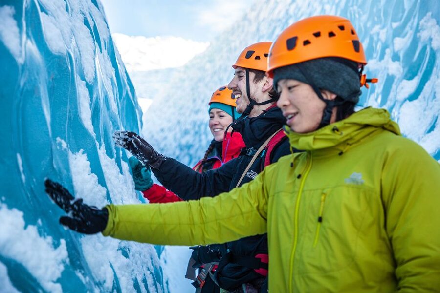 From Reykjavik: South Coast and Glacier Hiking Tour - How the guides affect the day