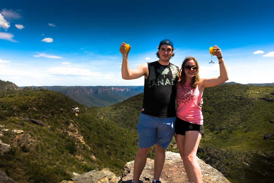 From Sydney: Blue Mountains Small-Group Tour Picnic & Hike - Jamison Valley gives you the first big mountain view