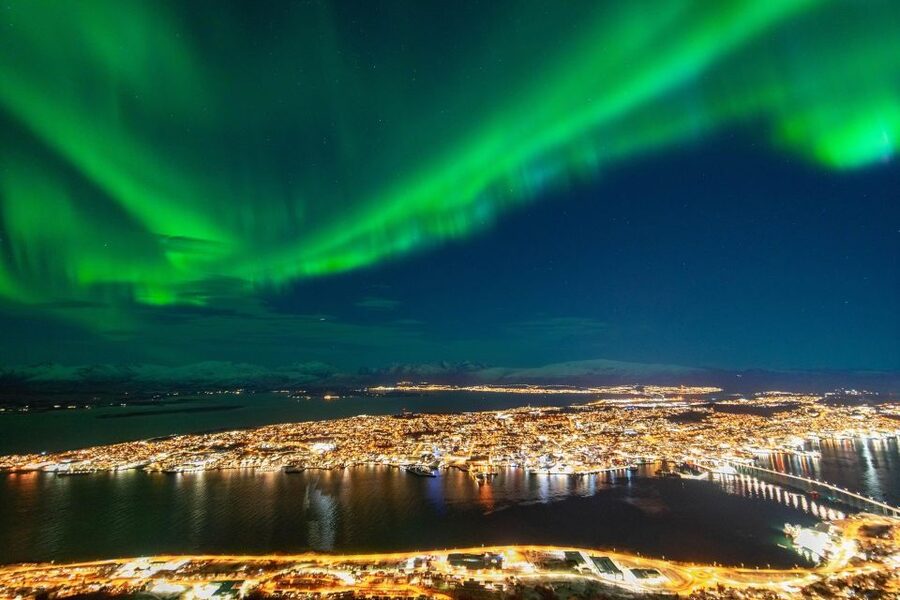 From Tromsø: Evening Fjellheisen Snowshoe Hike and Cable Car - The five-minute ride up Fjellheisen