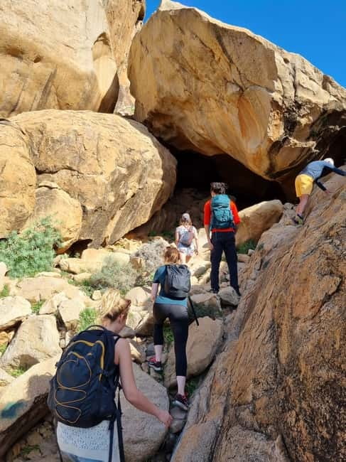 Fuerteventura: Ajuy Caves & hike to secret Las Penitas Arco - From an inland oasis to Ajuy’s black coast