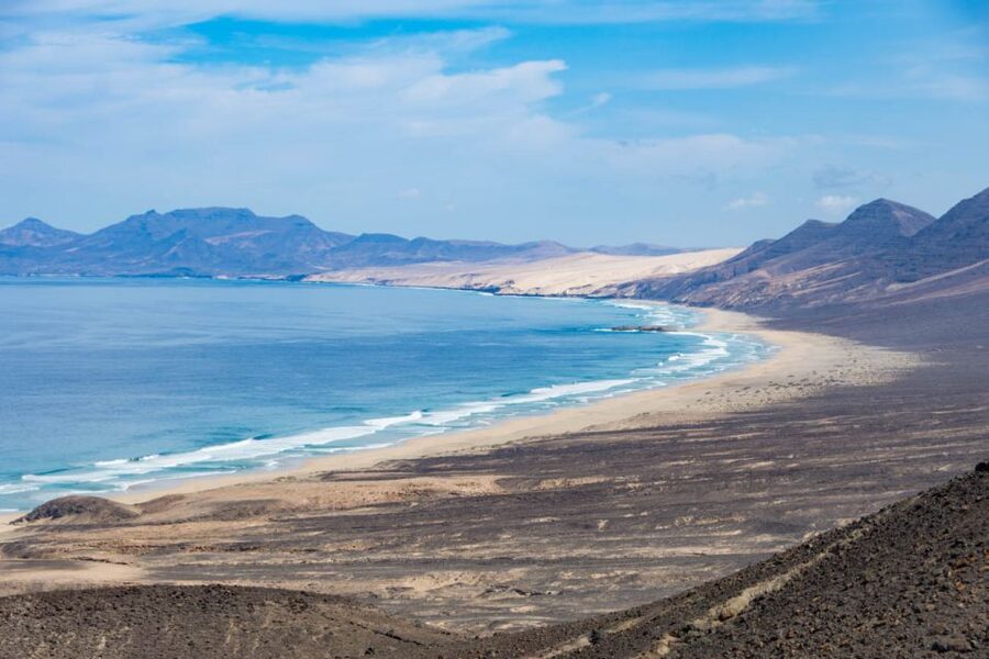 Fuerteventura: COFETE HIKING TOUR: Pick up in the SOUTH - From the pass into the volcanic ravine