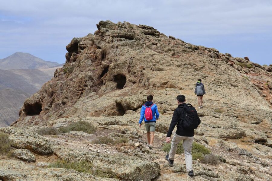 Fuerteventura: Montaña Escanfraga Volcano Summit Hike - The serpentine path toward the crater