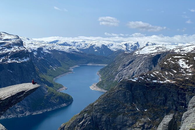 Full Day Hiking Adventure from Bergen to Trolltunga - A pre-sunrise start from Bergen