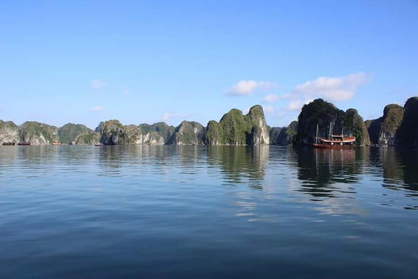 Fullday Trekking in Cat Ba National Park to Viet Hai Village - 3:00 p.m. kayaking, swimming, or quiet time